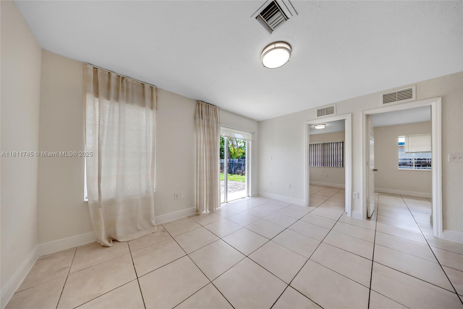 VENETIAN ACRES - Residential Lease