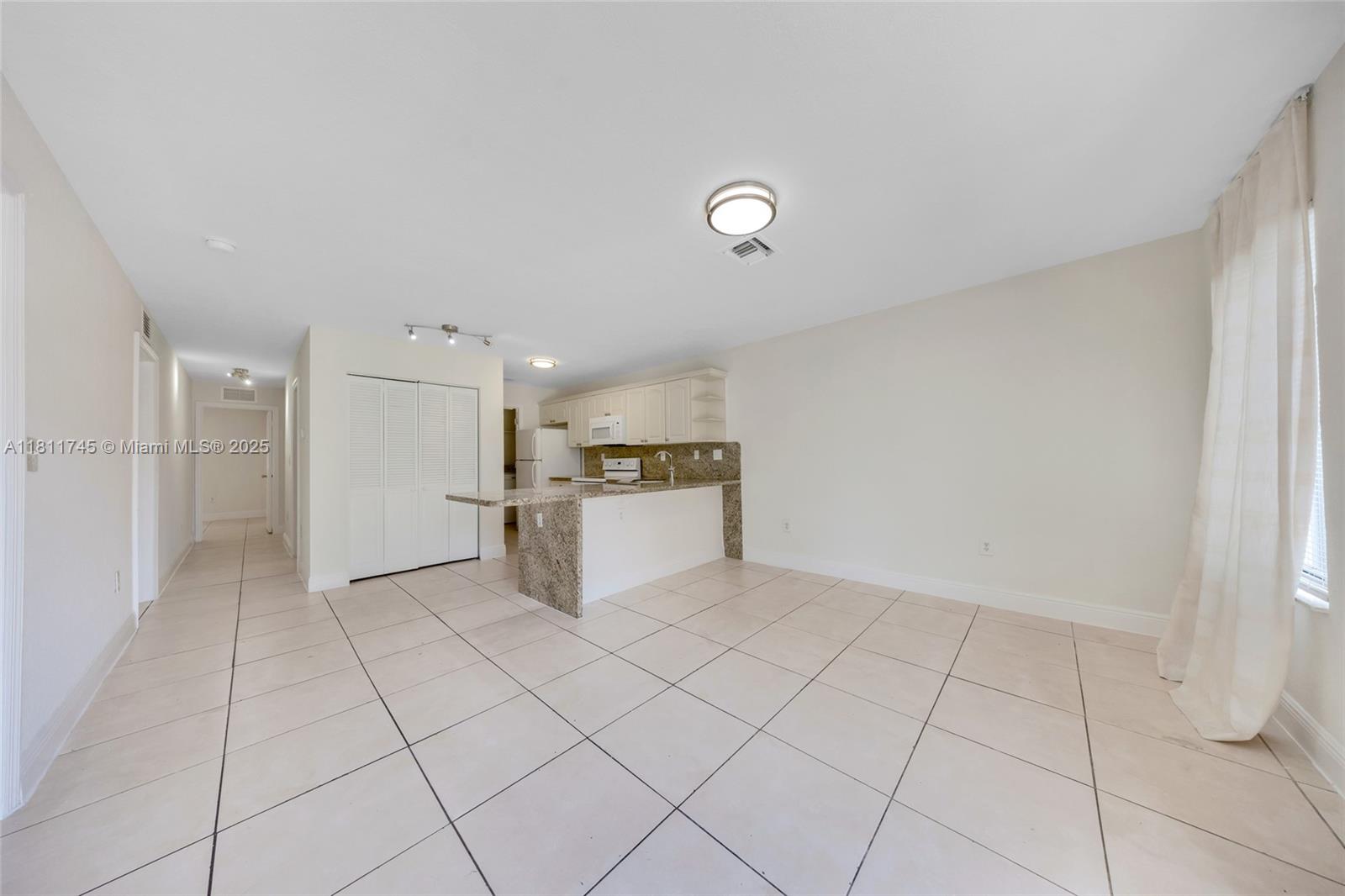 VENETIAN ACRES - Residential Lease