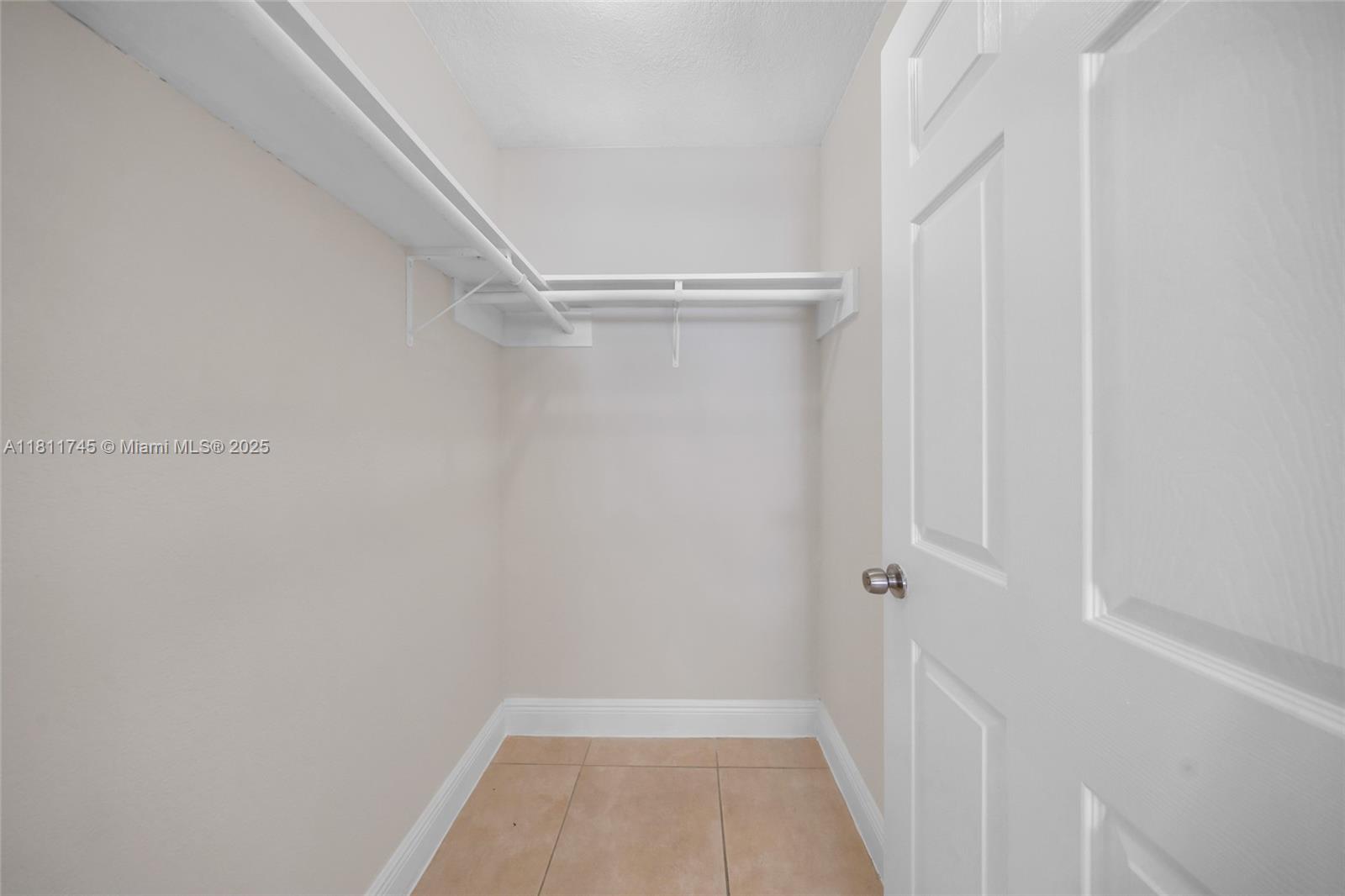 VENETIAN ACRES - Residential Lease