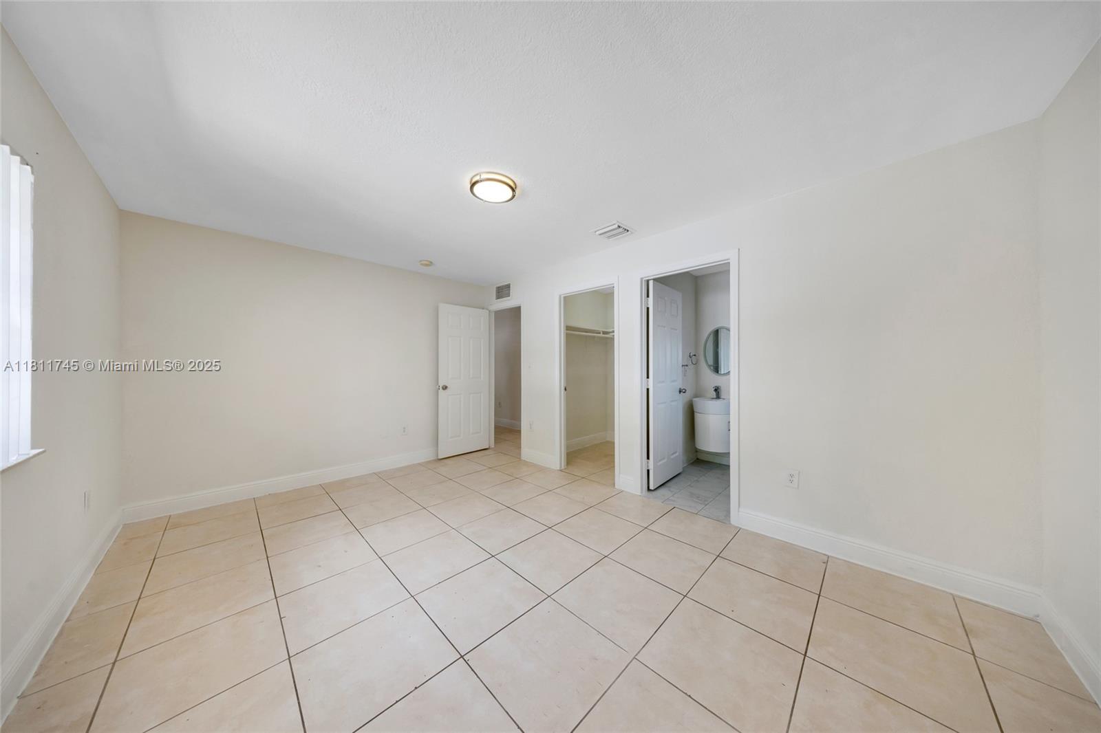 VENETIAN ACRES - Residential Lease