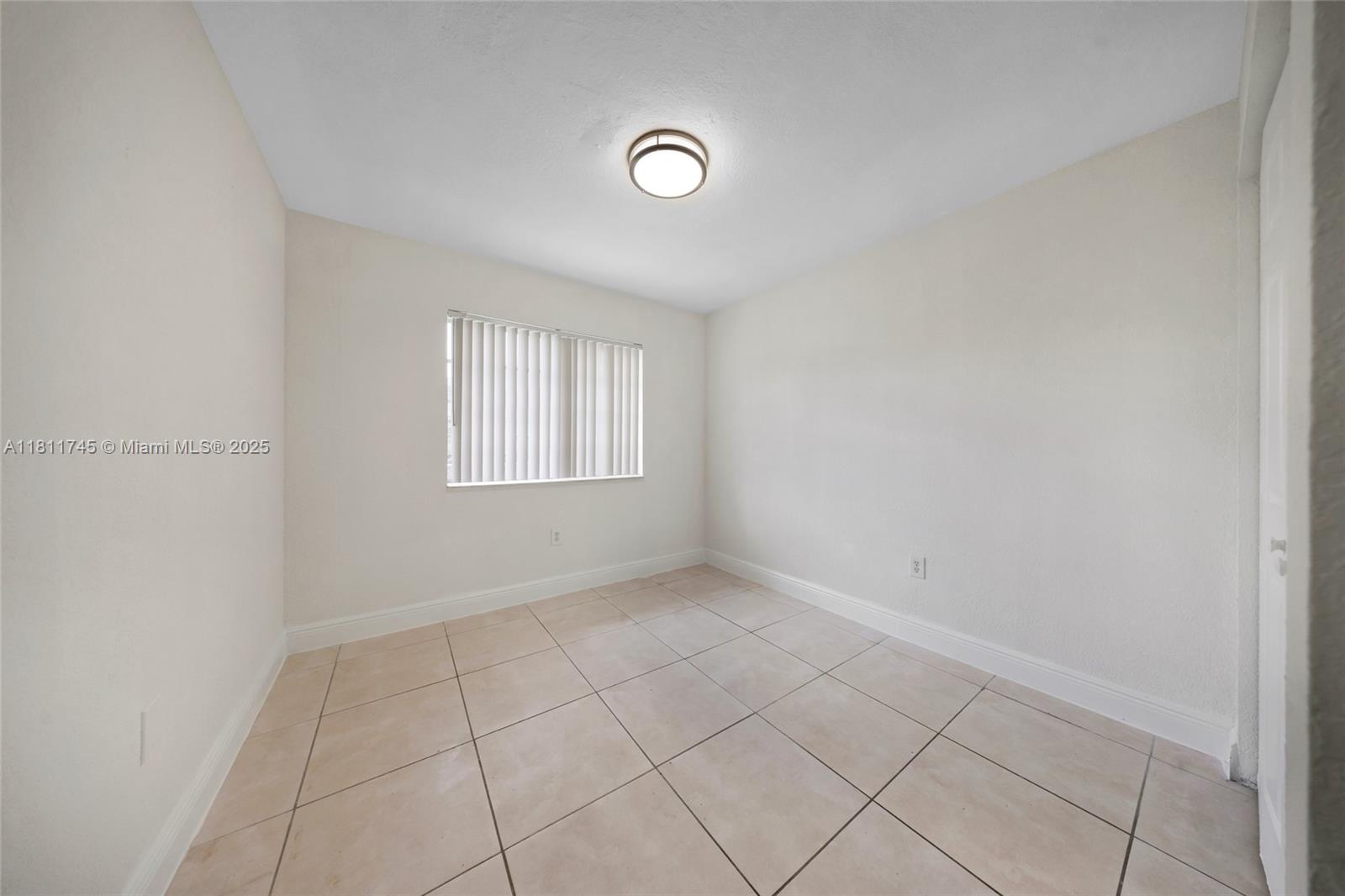 VENETIAN ACRES - Residential Lease