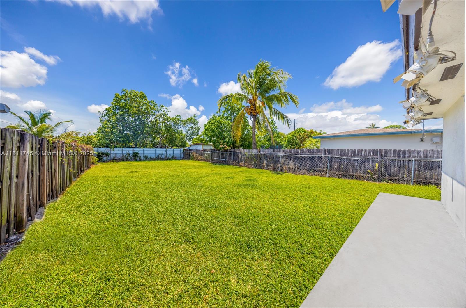 VENETIAN ACRES - Residential Lease