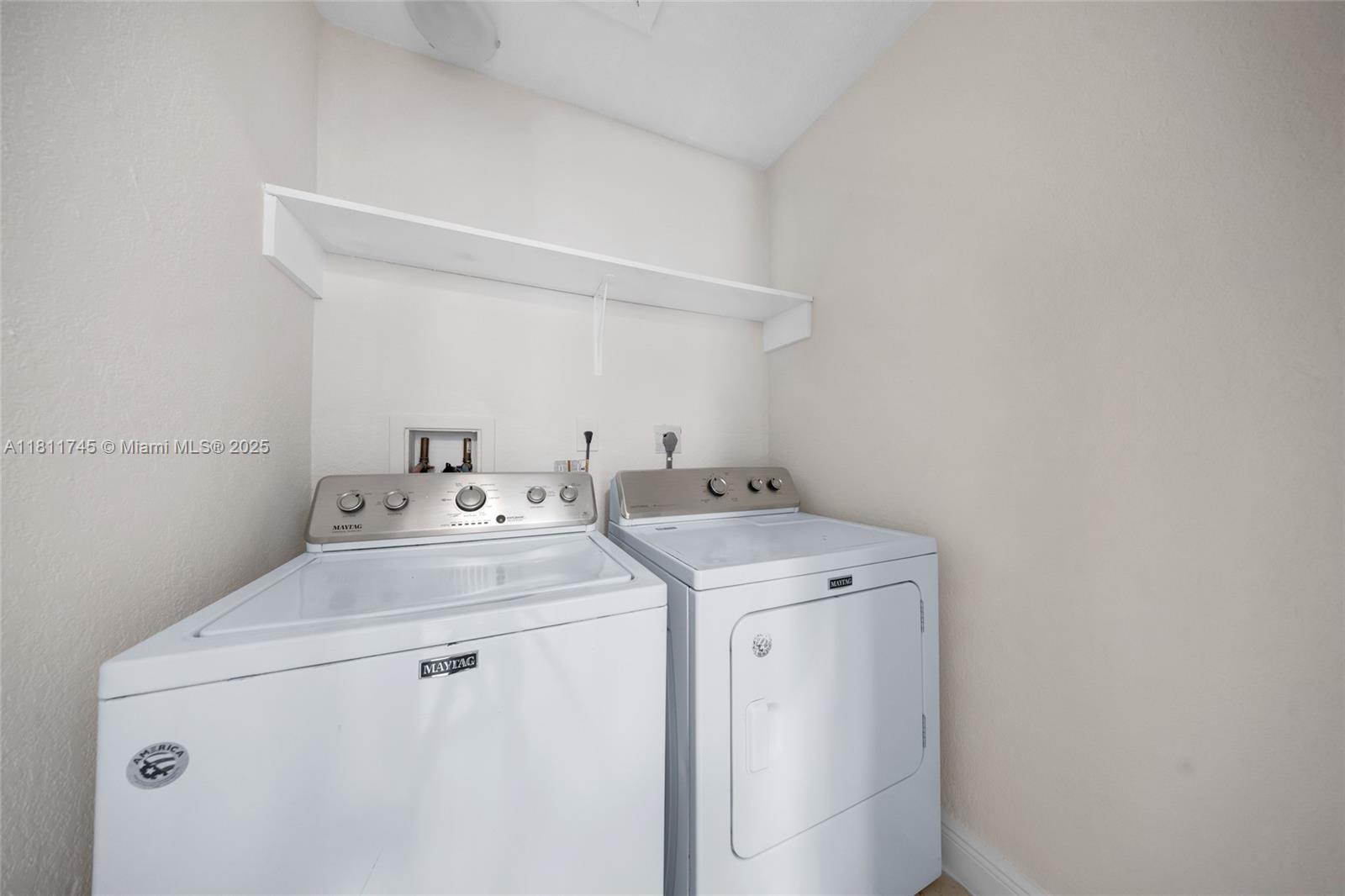 VENETIAN ACRES - Residential Lease