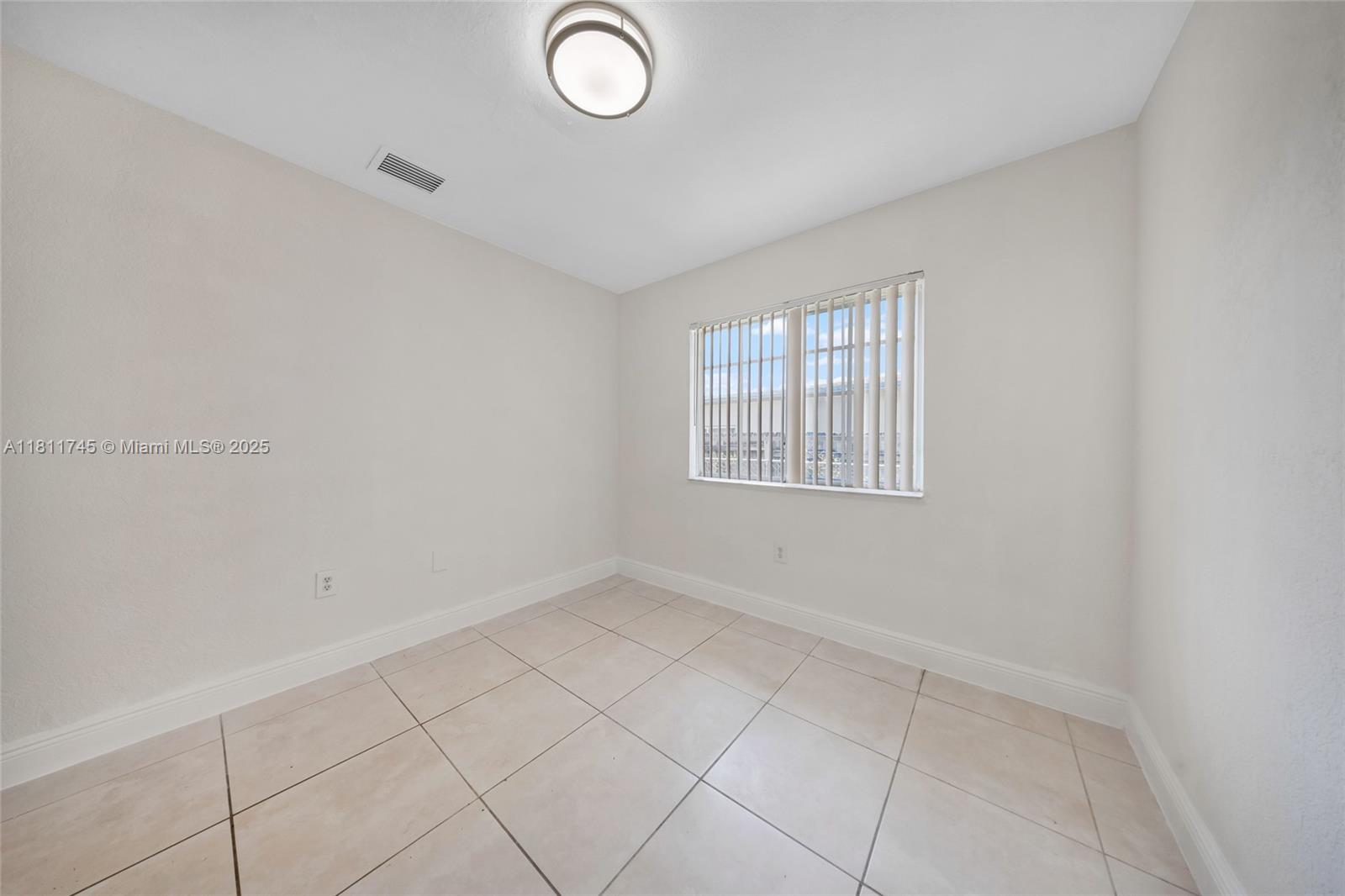 VENETIAN ACRES - Residential Lease