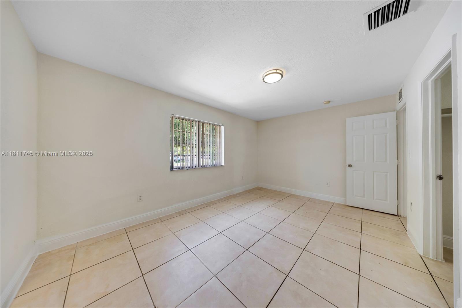 VENETIAN ACRES - Residential Lease