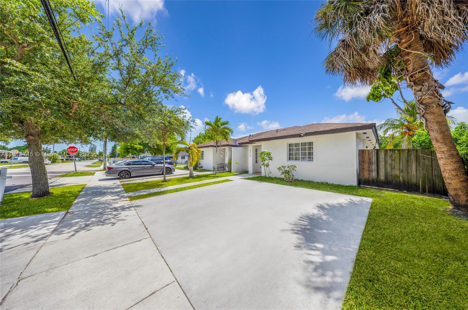 VENETIAN ACRES - Residential Lease