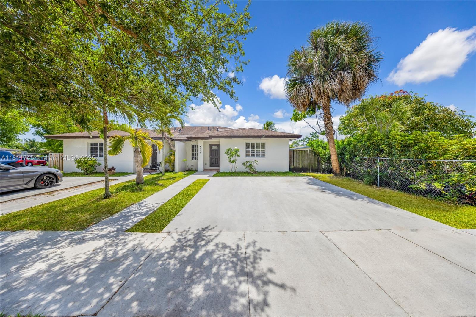 VENETIAN ACRES - Residential Lease