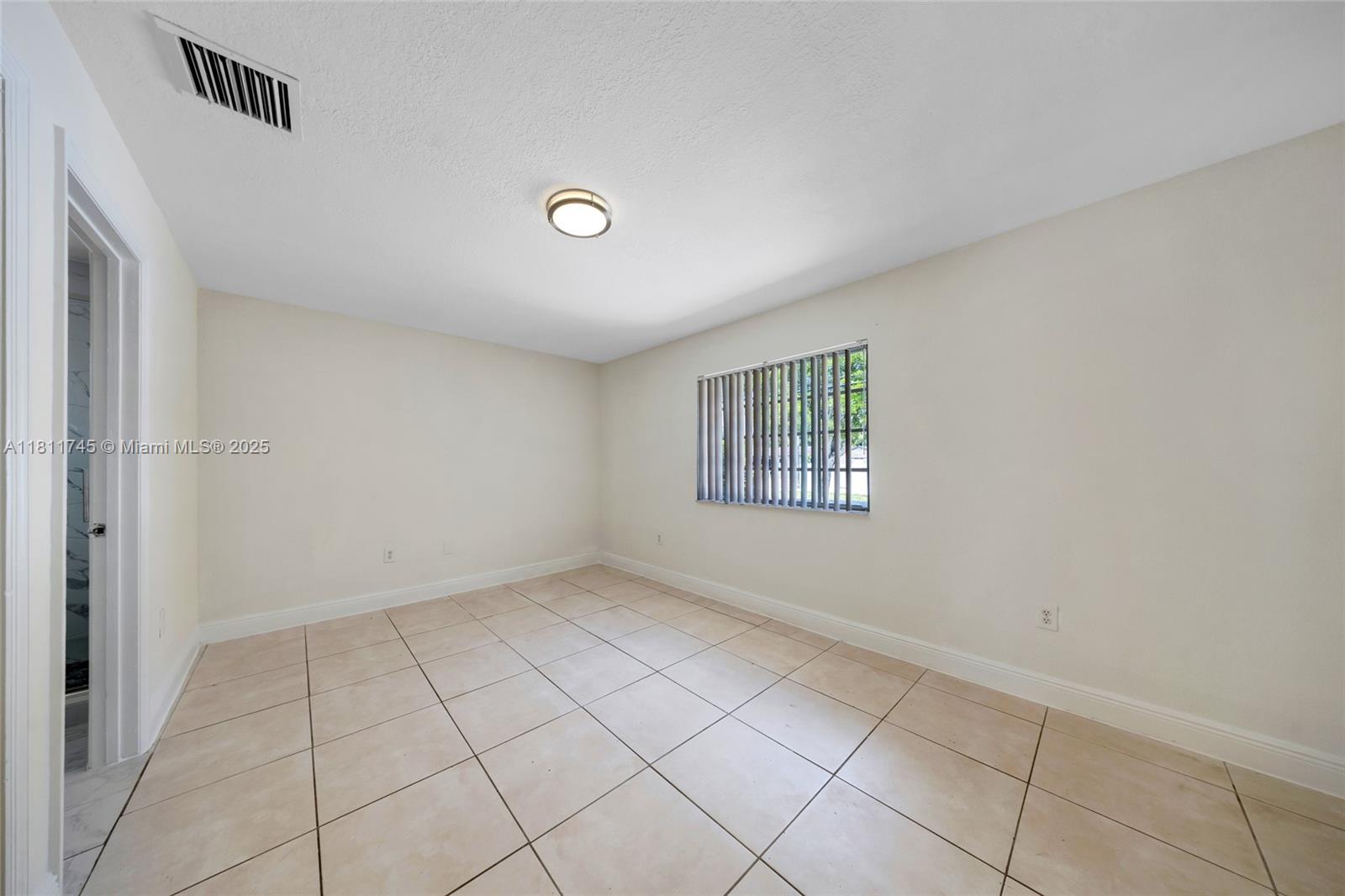 VENETIAN ACRES - Residential Lease