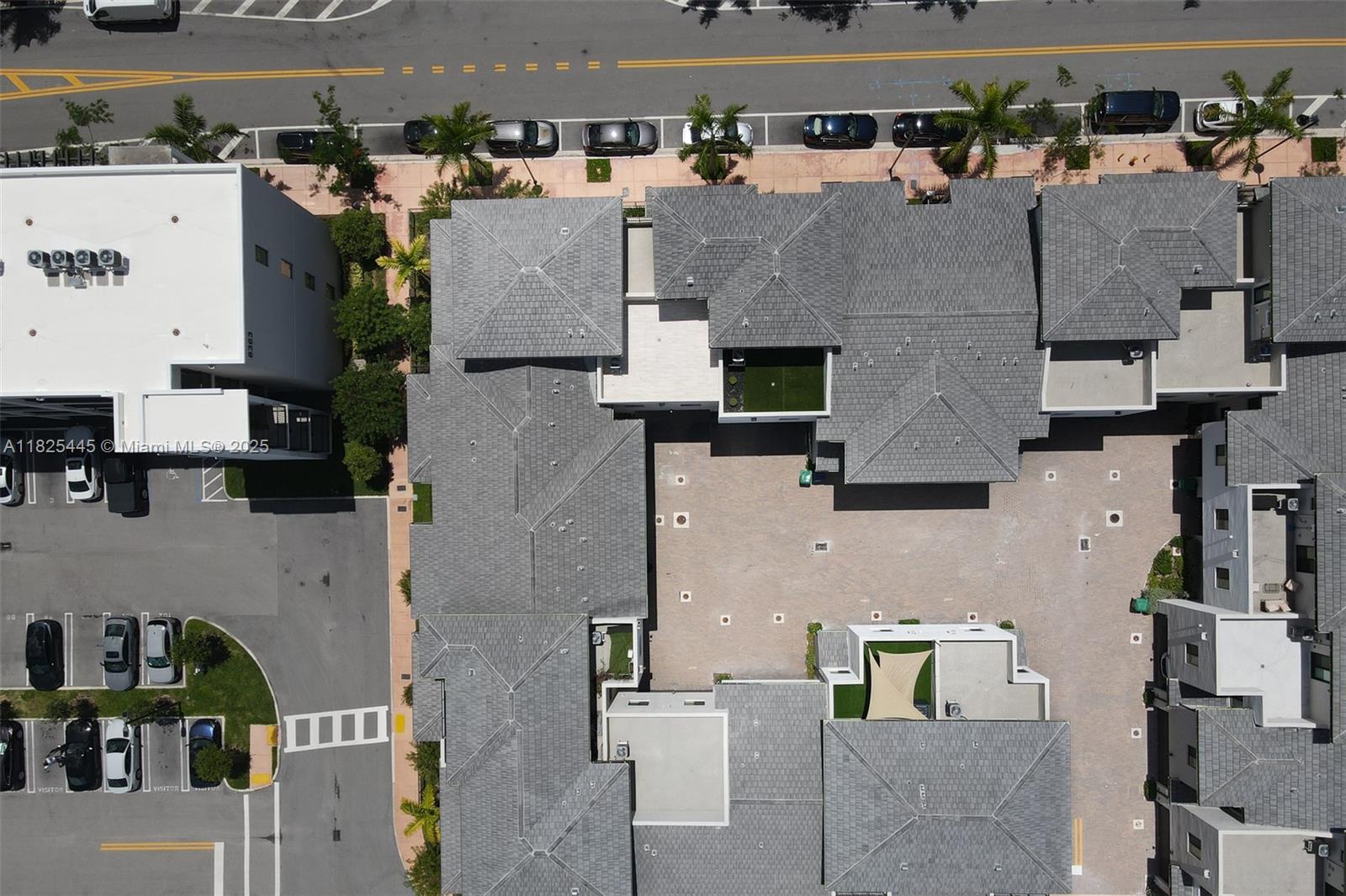 DOWNTOWN DORAL SOUTH PHAS - Residential