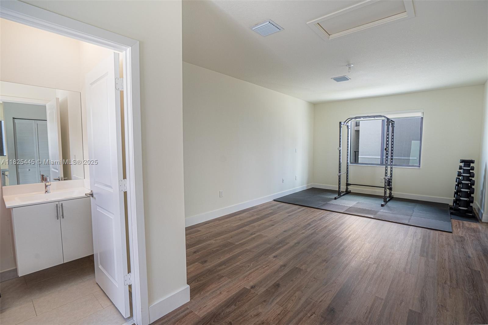 DOWNTOWN DORAL SOUTH PHAS - Residential