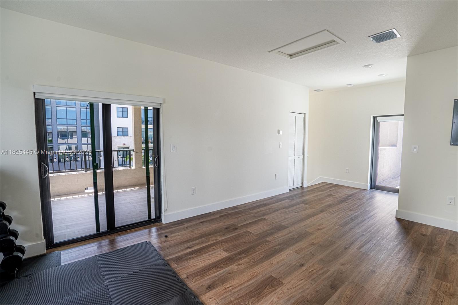 DOWNTOWN DORAL SOUTH PHAS - Residential