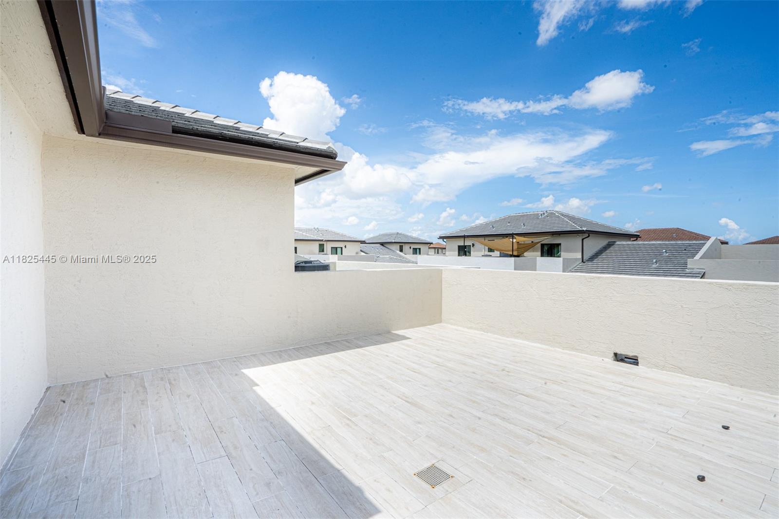 DOWNTOWN DORAL SOUTH PHAS - Residential
