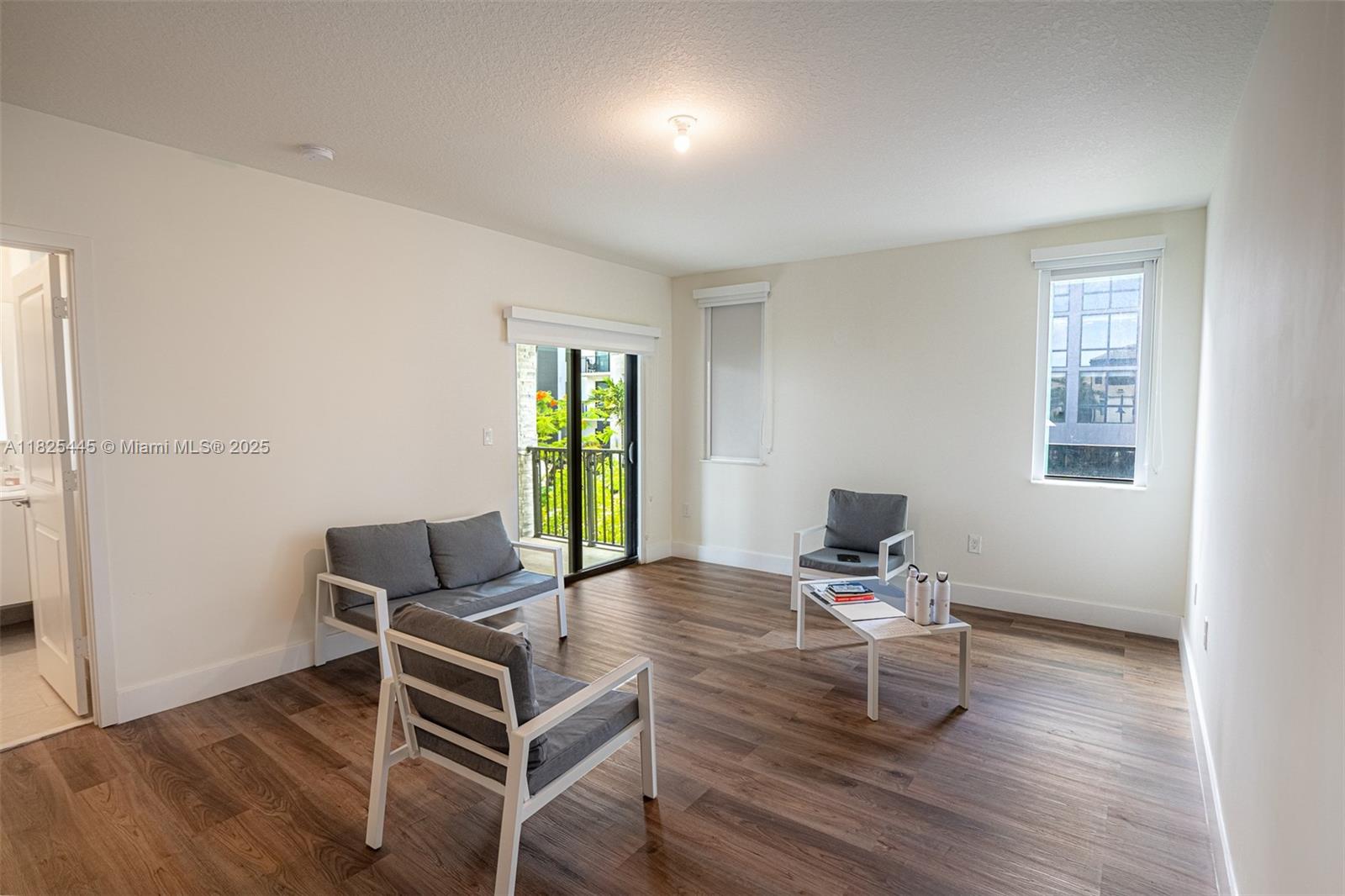 DOWNTOWN DORAL SOUTH PHAS - Residential