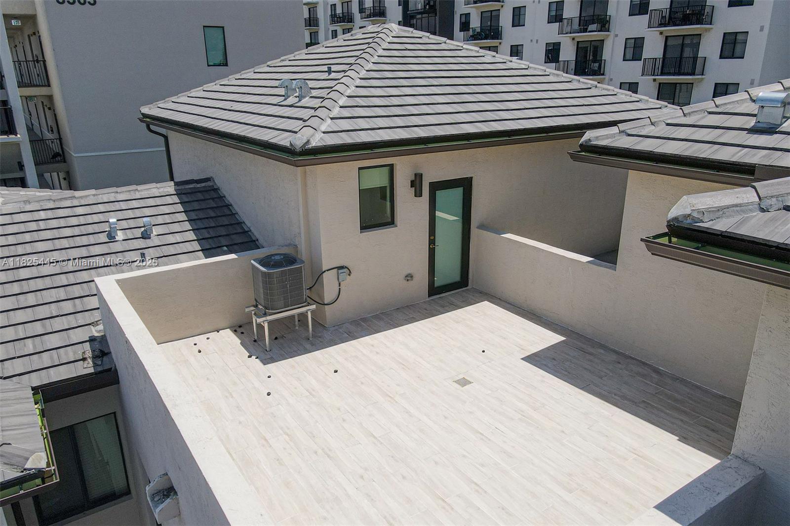 DOWNTOWN DORAL SOUTH PHAS - Residential