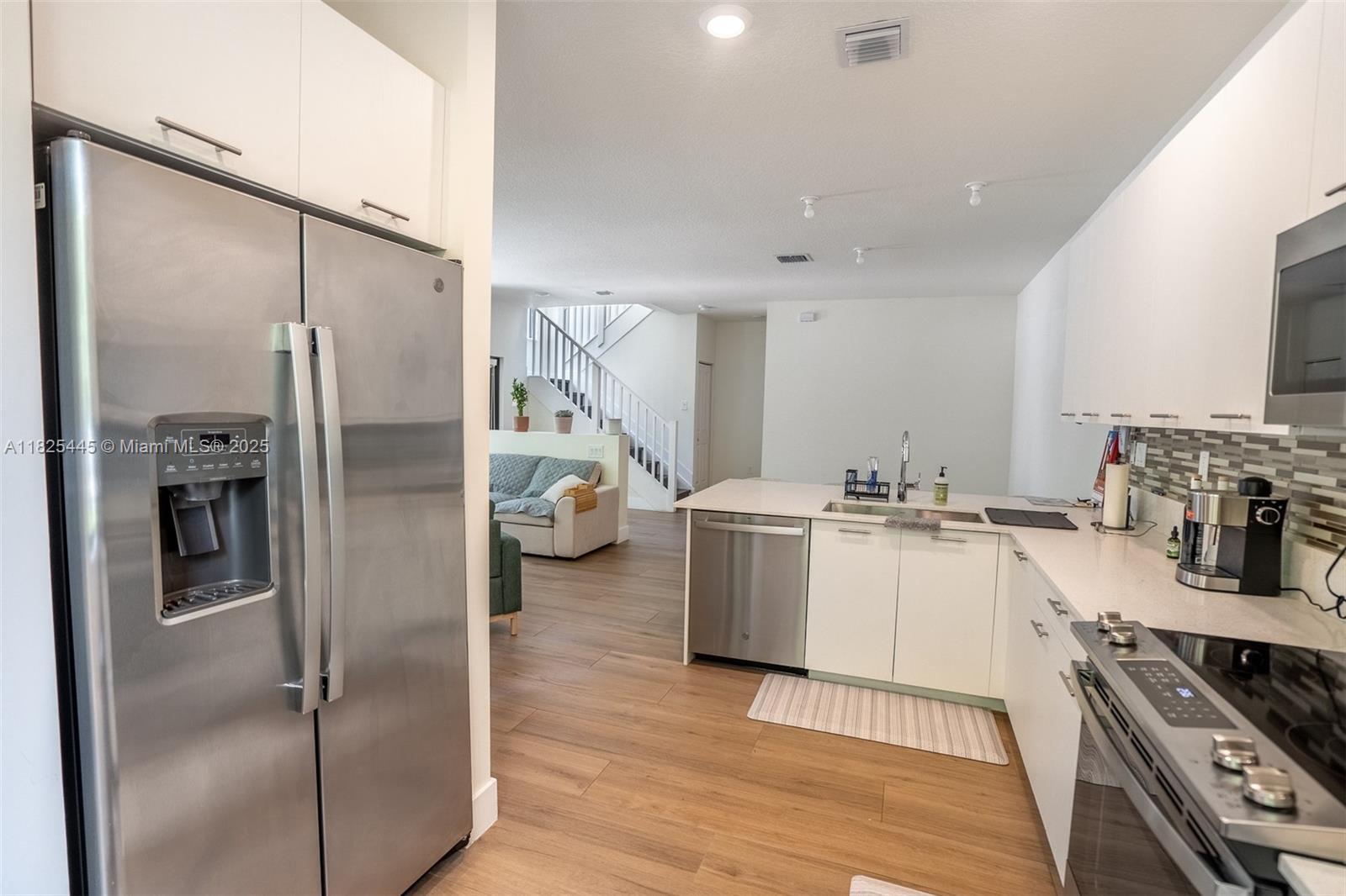 DOWNTOWN DORAL SOUTH PHAS - Residential