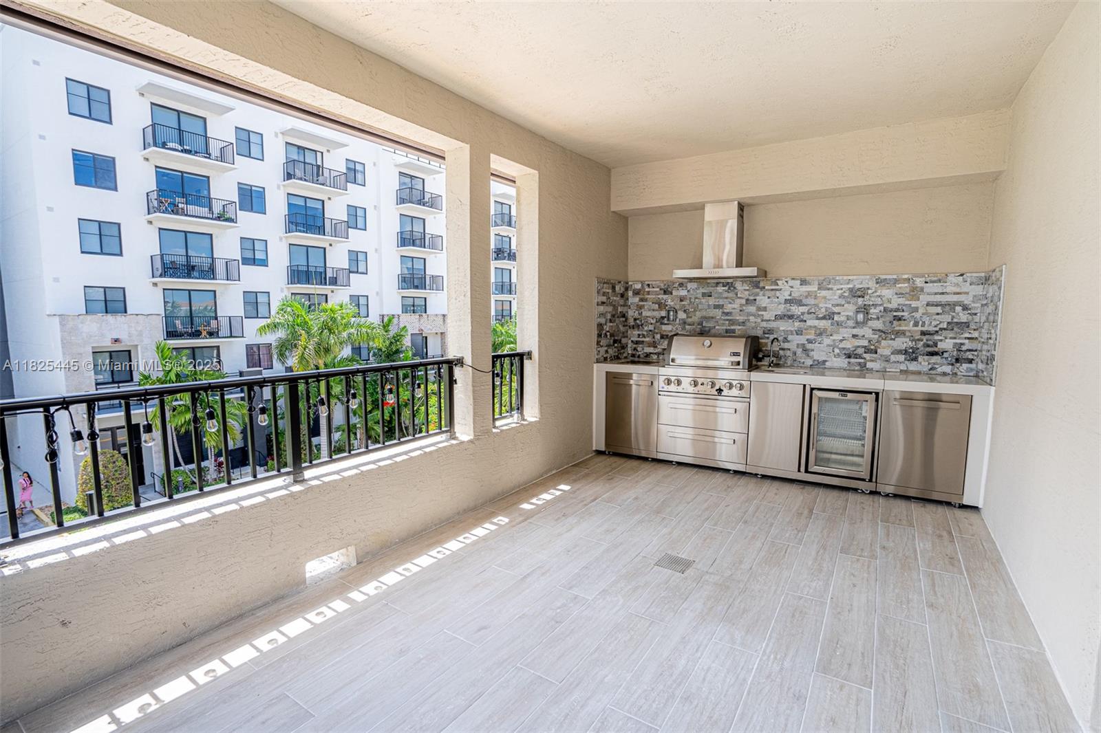 DOWNTOWN DORAL SOUTH PHAS - Residential