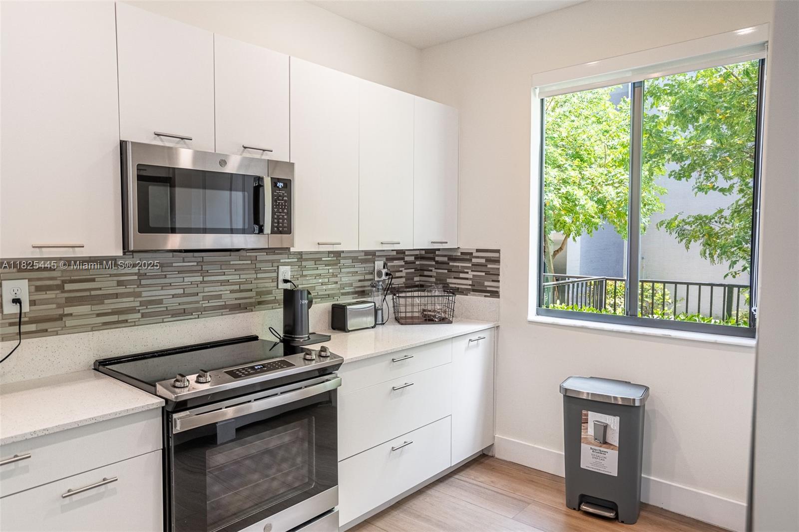 DOWNTOWN DORAL SOUTH PHAS - Residential