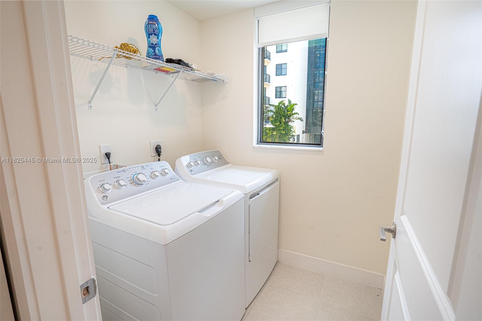 DOWNTOWN DORAL SOUTH PHAS - Residential