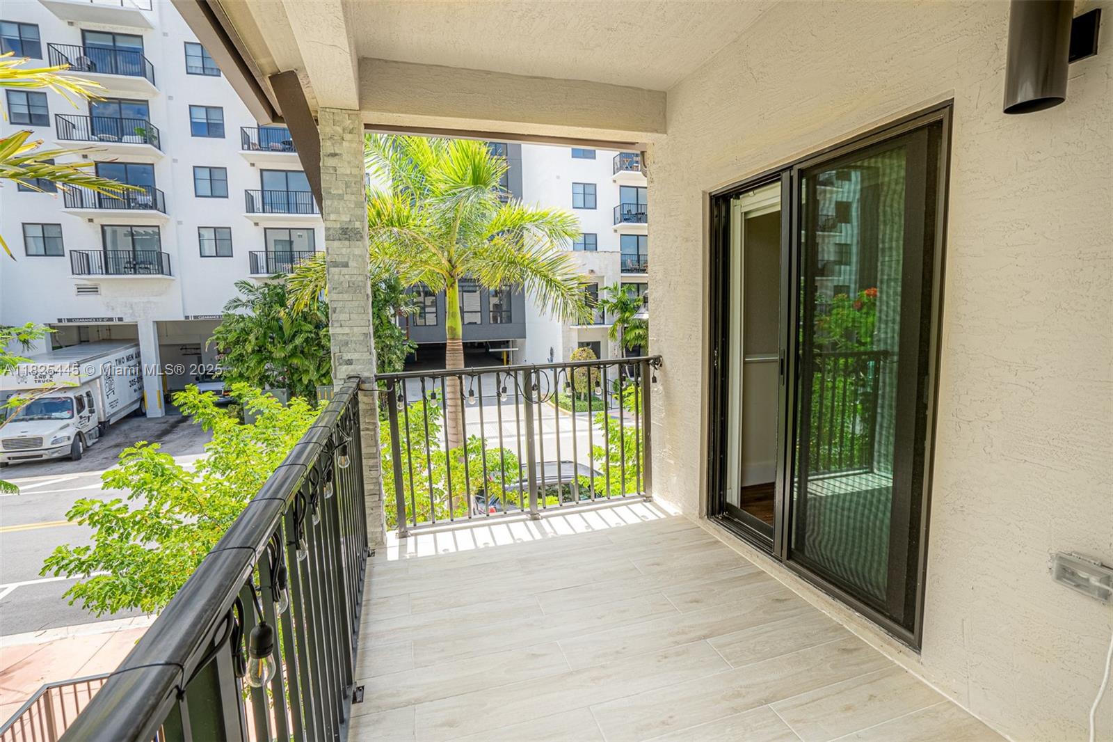 DOWNTOWN DORAL SOUTH PHAS - Residential