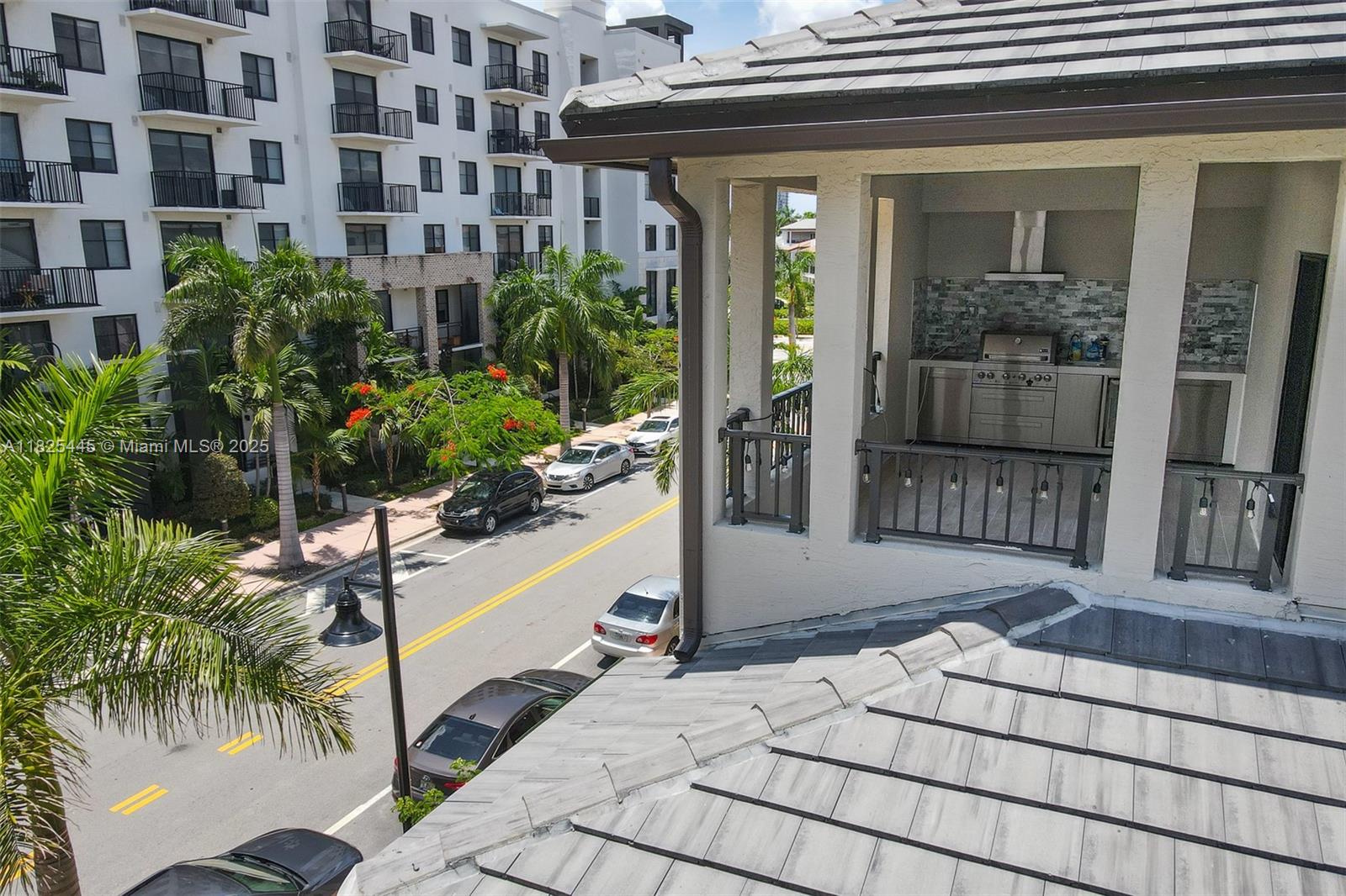 DOWNTOWN DORAL SOUTH PHAS - Residential