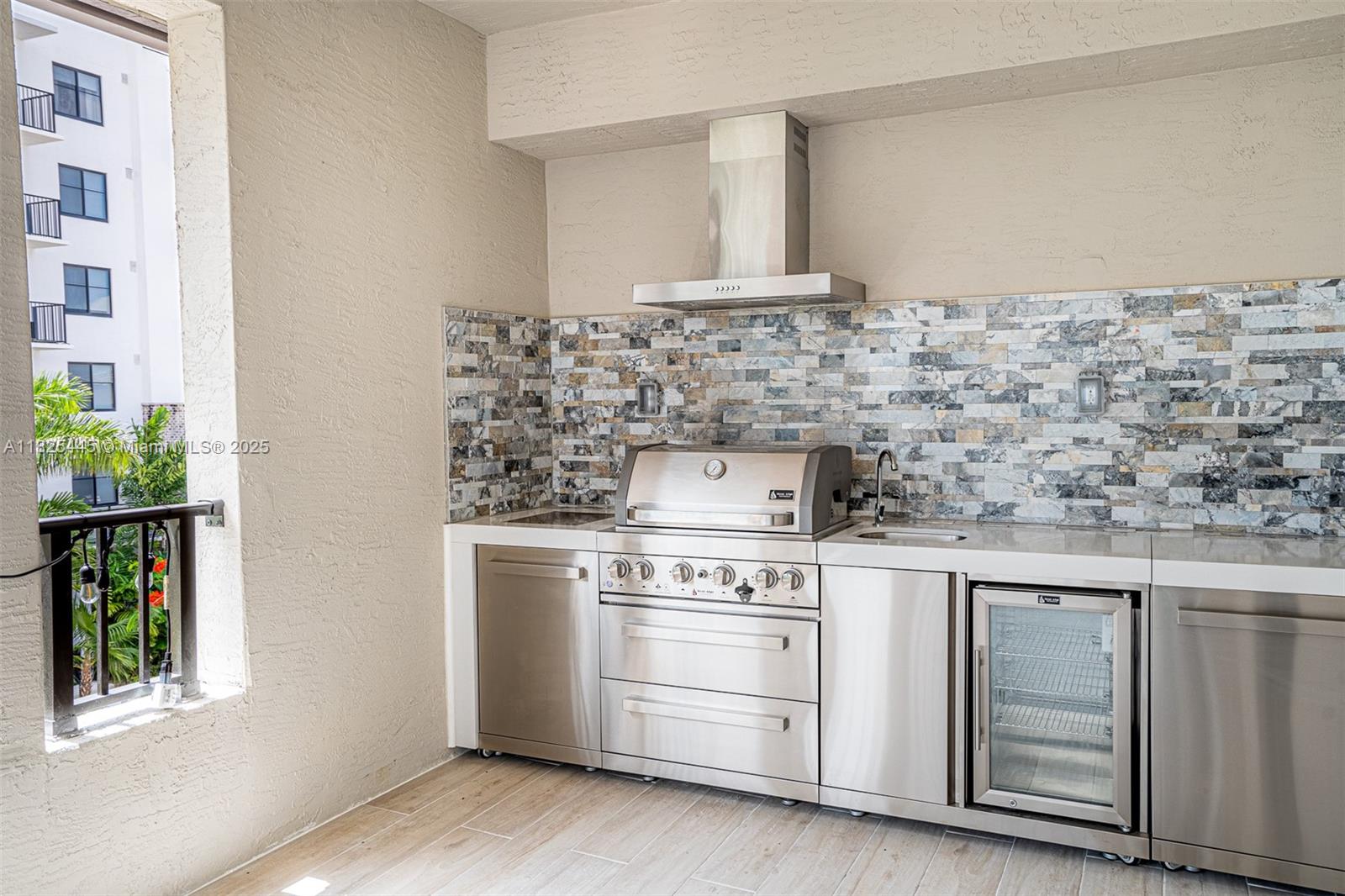 DOWNTOWN DORAL SOUTH PHAS - Residential