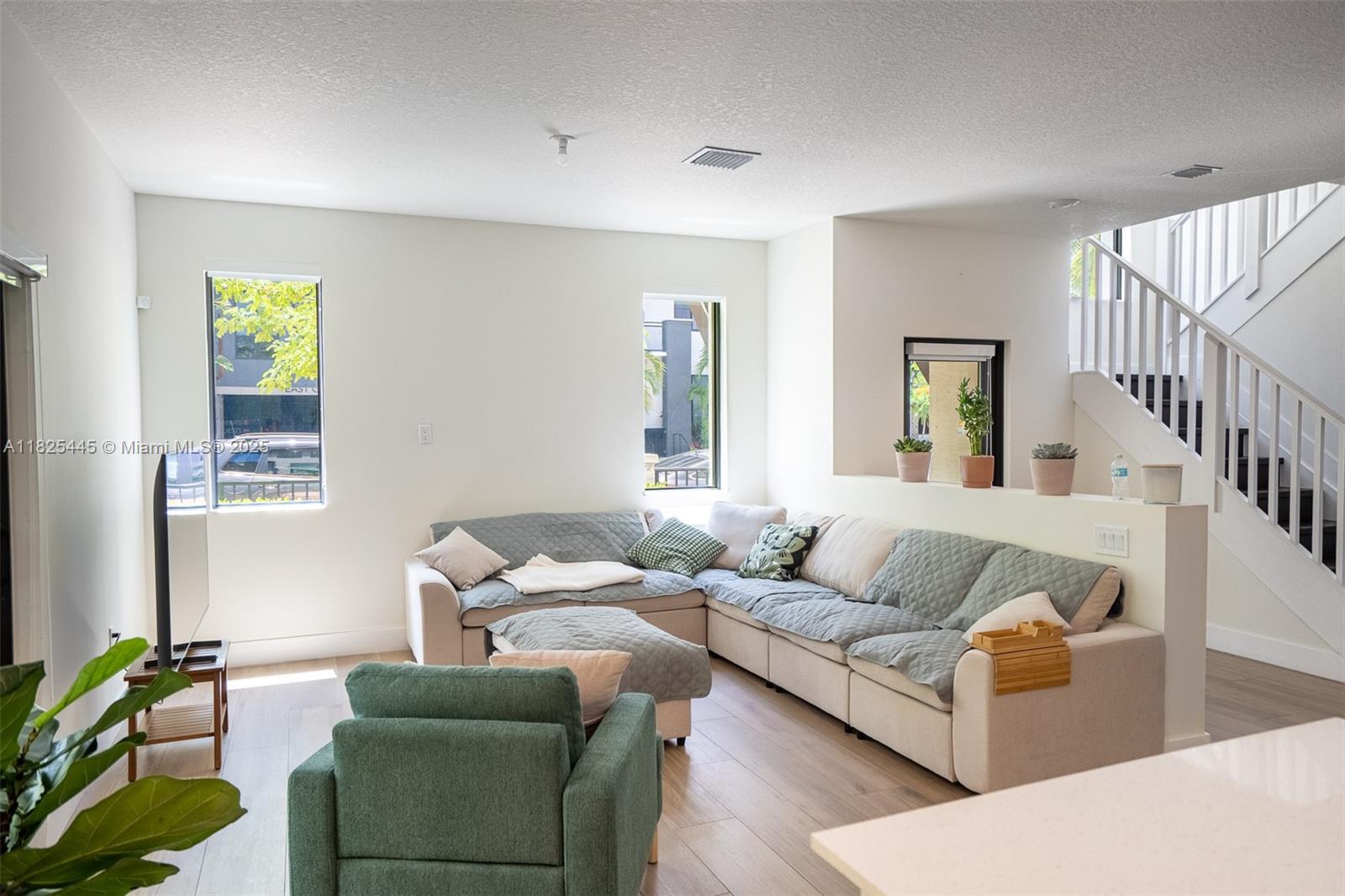 DOWNTOWN DORAL SOUTH PHAS - Residential