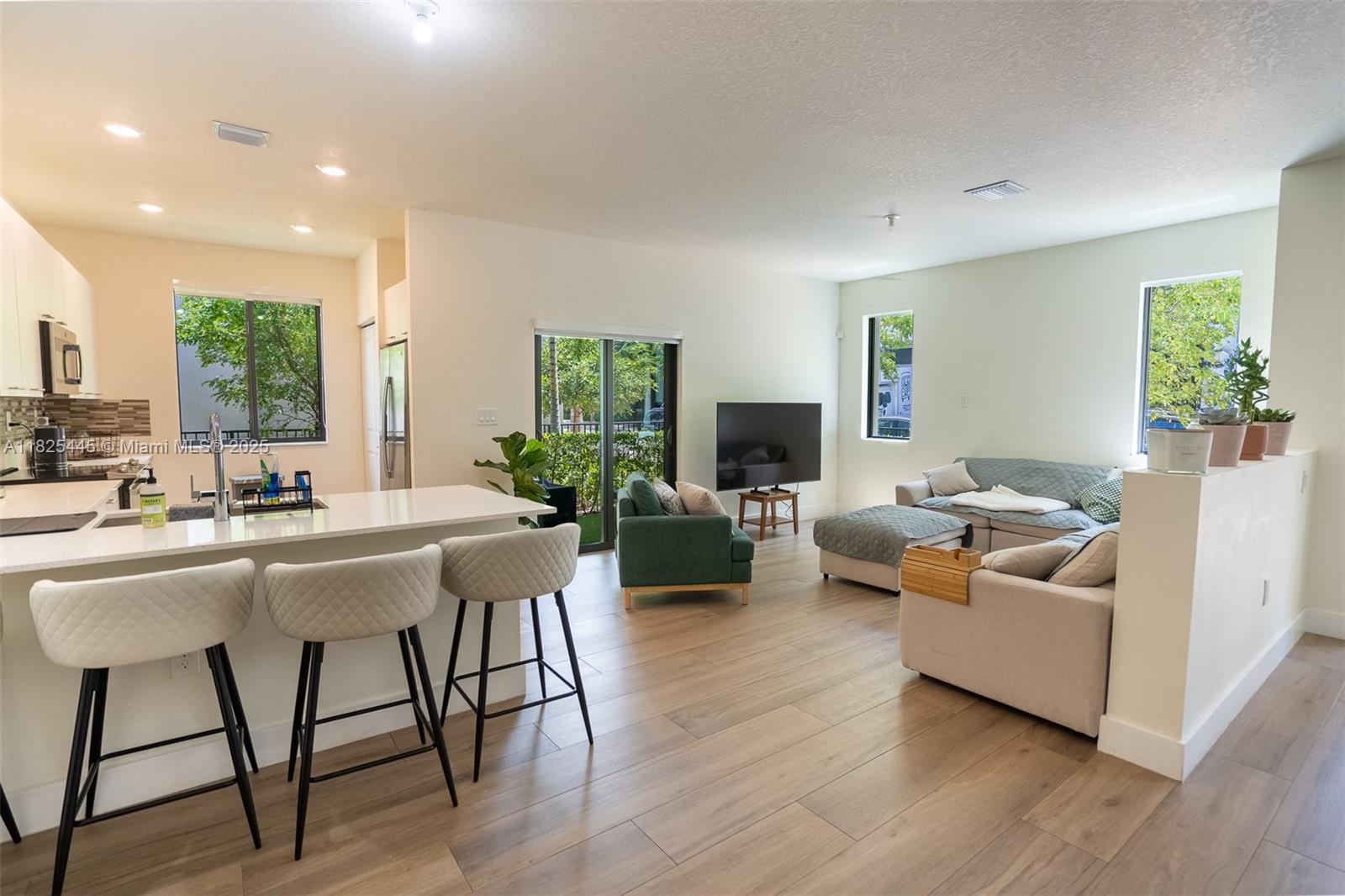 DOWNTOWN DORAL SOUTH PHAS - Residential