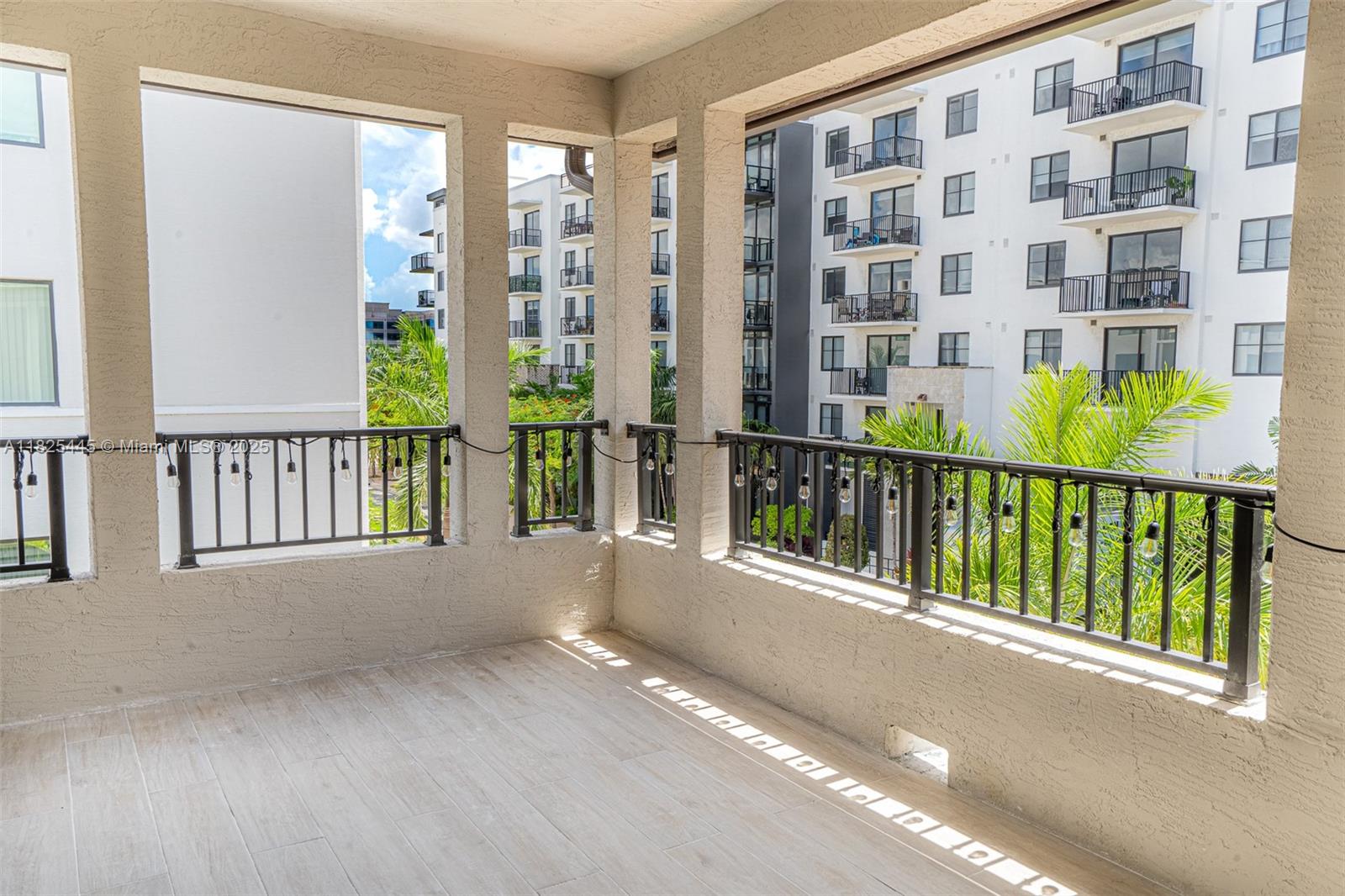 DOWNTOWN DORAL SOUTH PHAS - Residential