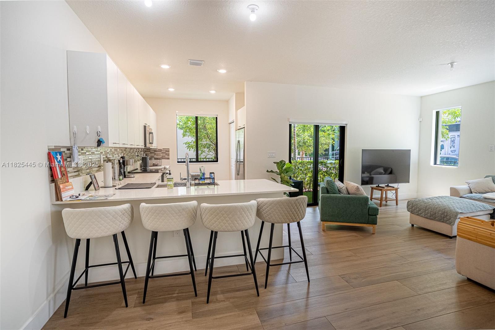 DOWNTOWN DORAL SOUTH PHAS - Residential