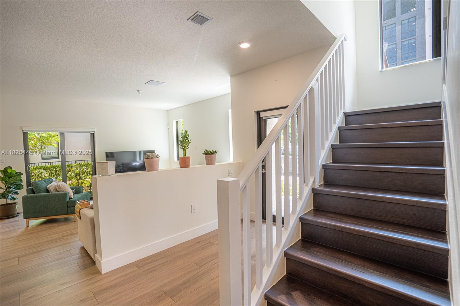 DOWNTOWN DORAL SOUTH PHAS - Residential