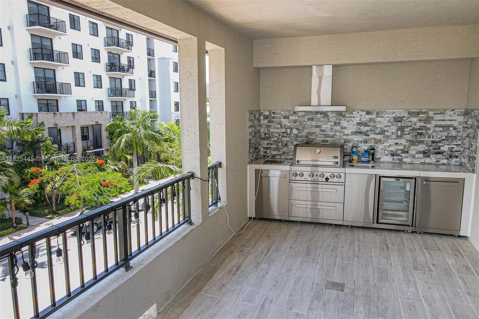 DOWNTOWN DORAL SOUTH PHAS - Residential