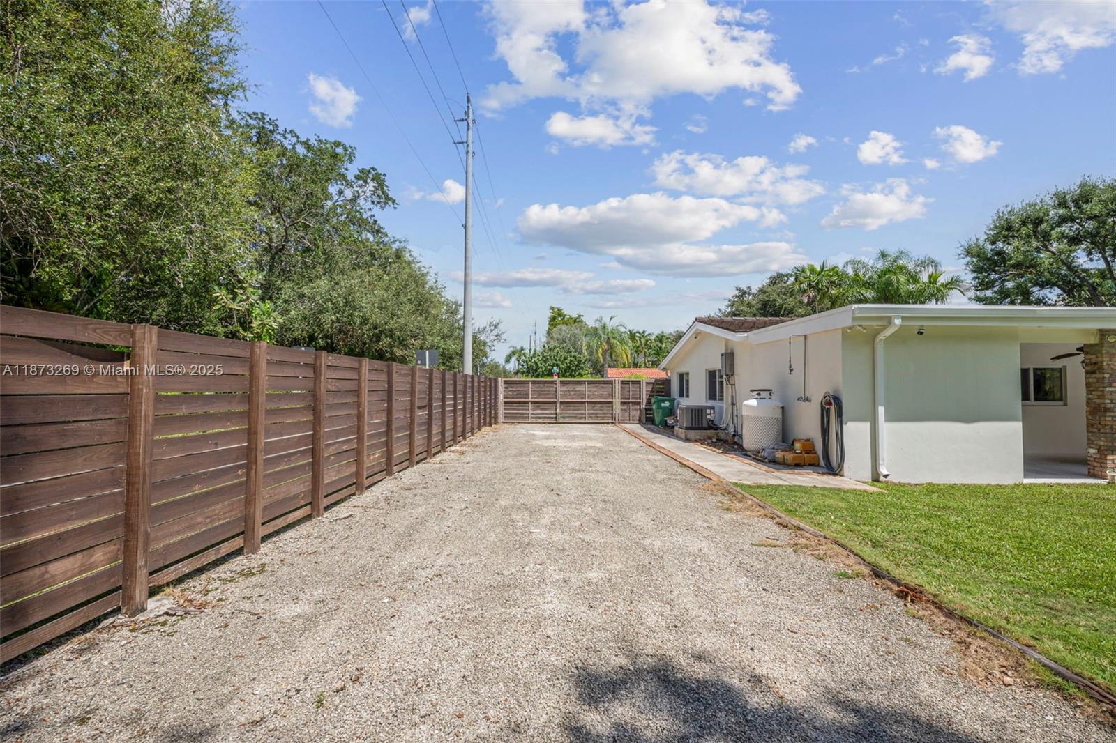 PINE ESTATES - Residential Lease