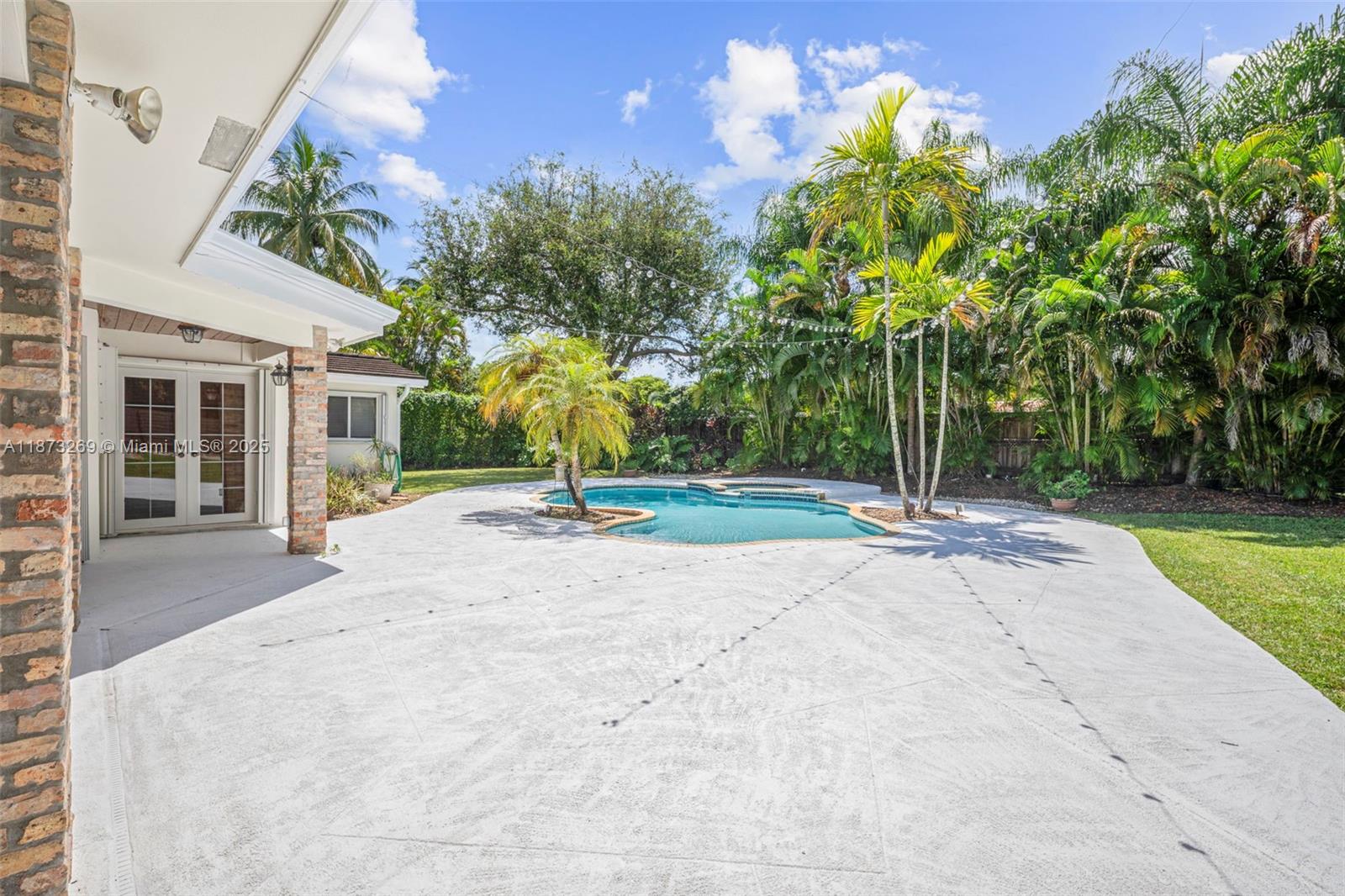 PINE ESTATES - Residential Lease