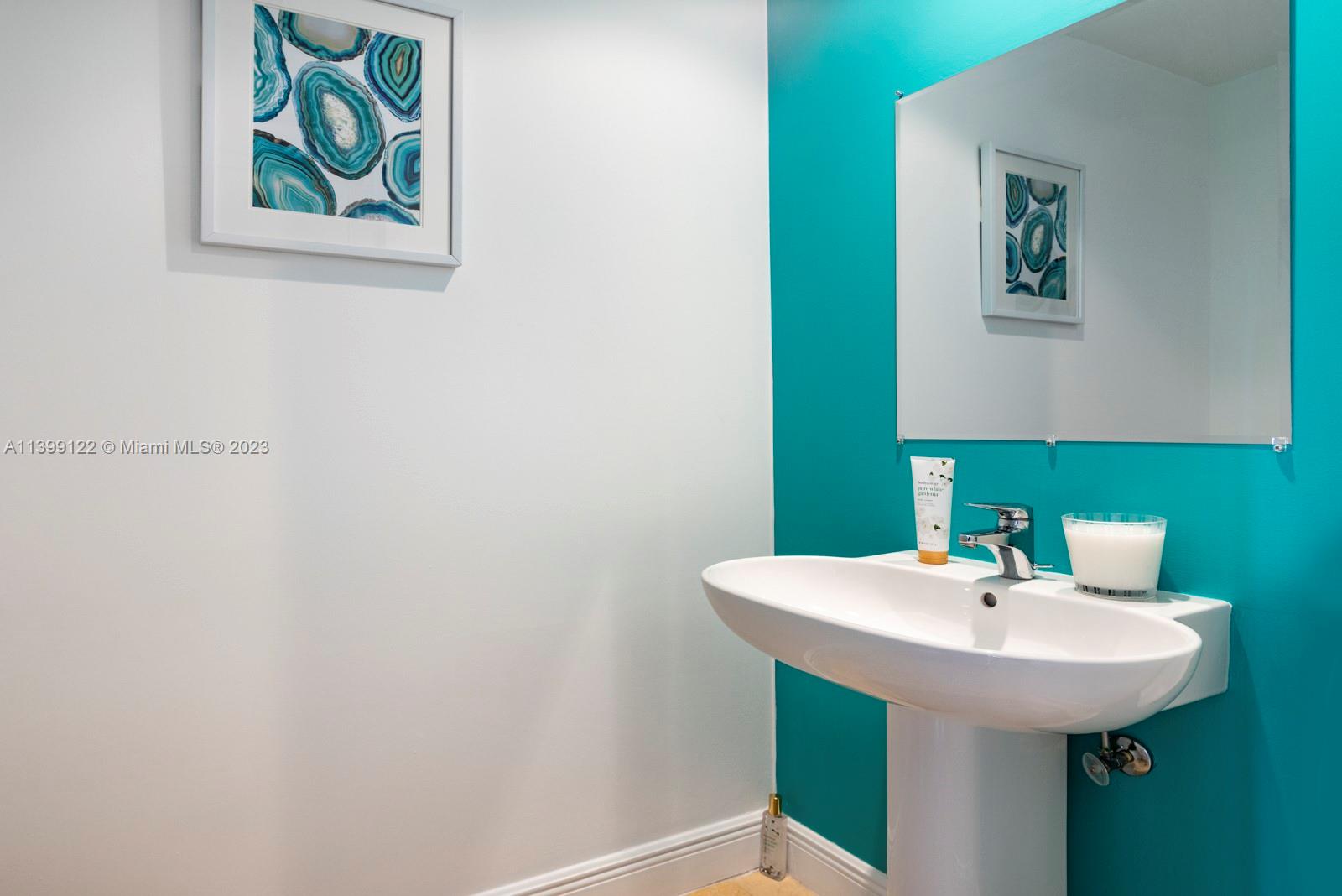 MARQUIS CONDO - Residential