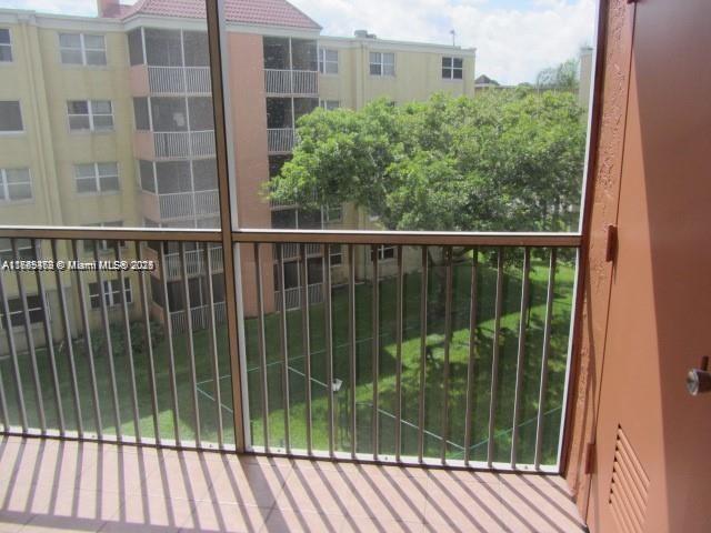 LAS VISTAS AT DORAL CONDO - Residential
