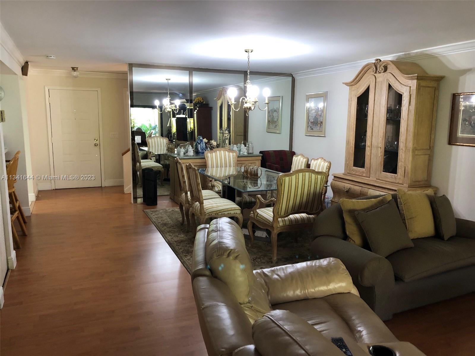 KINGS COURT WEST - Residential