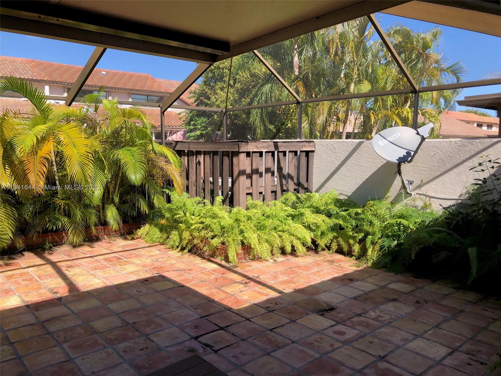 KINGS COURT WEST - Residential