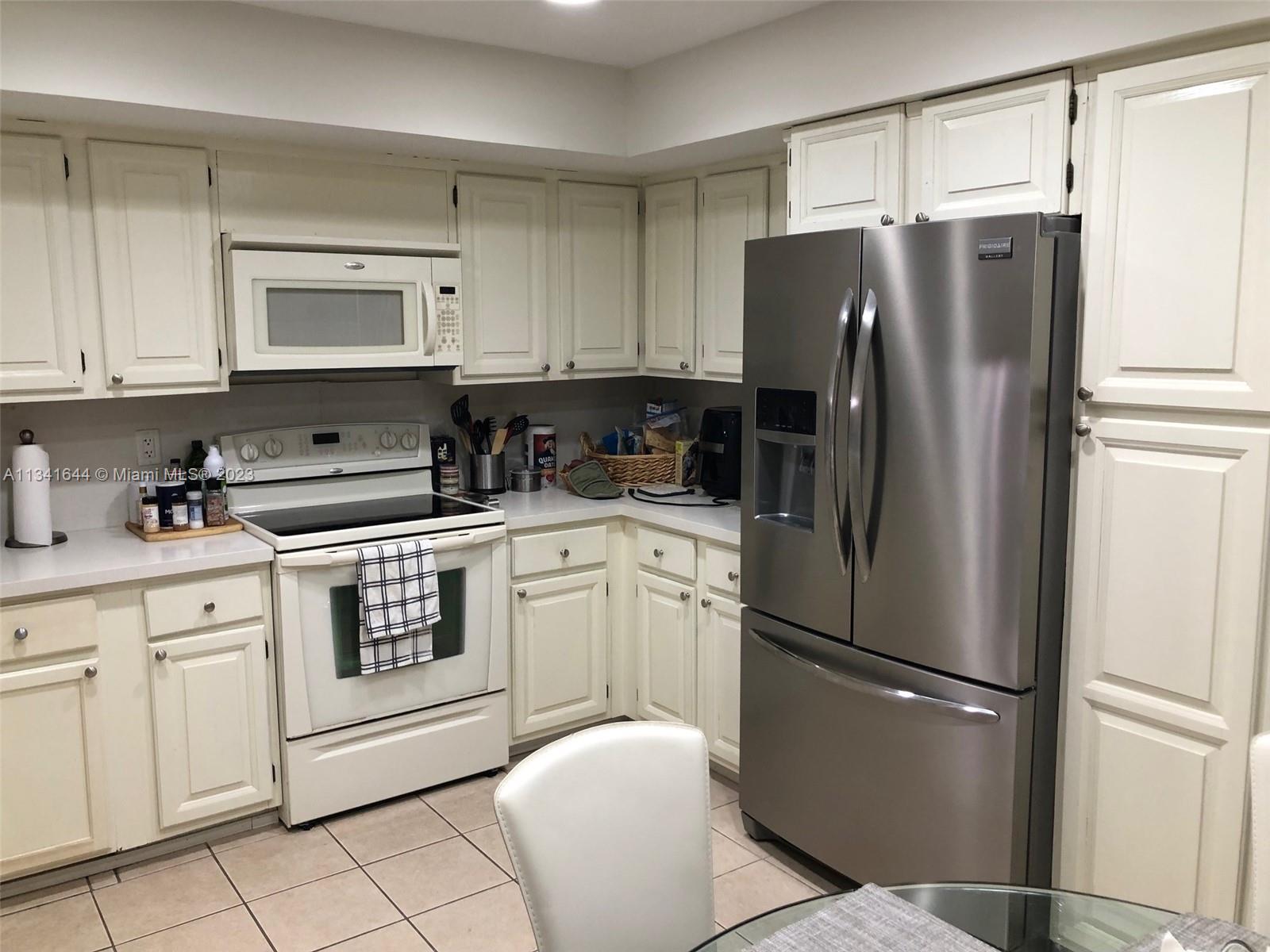 KINGS COURT WEST - Residential