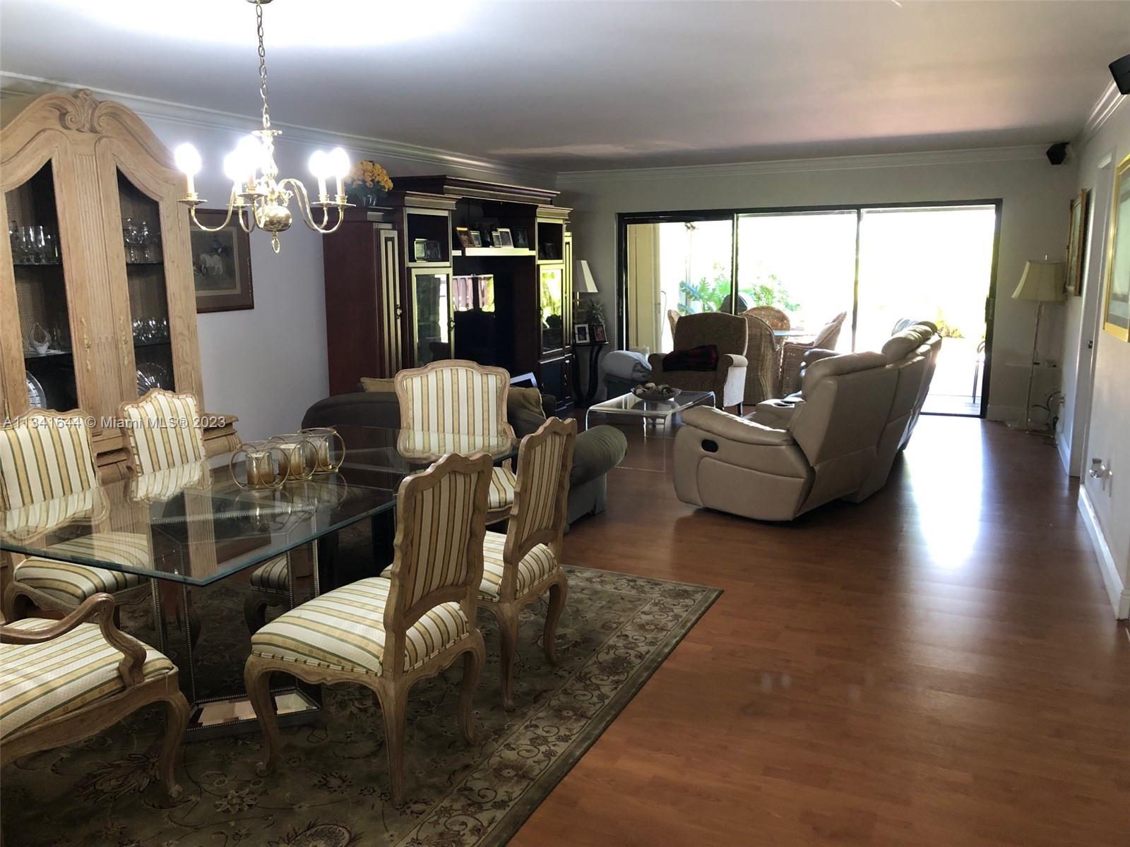 KINGS COURT WEST - Residential