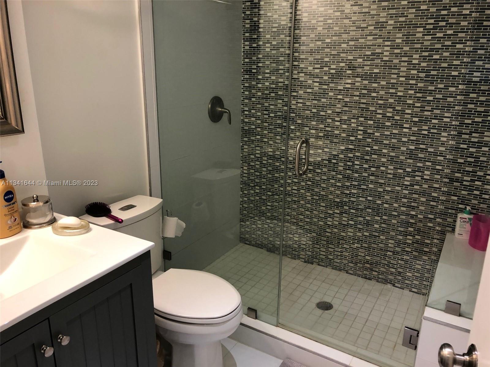 KINGS COURT WEST - Residential