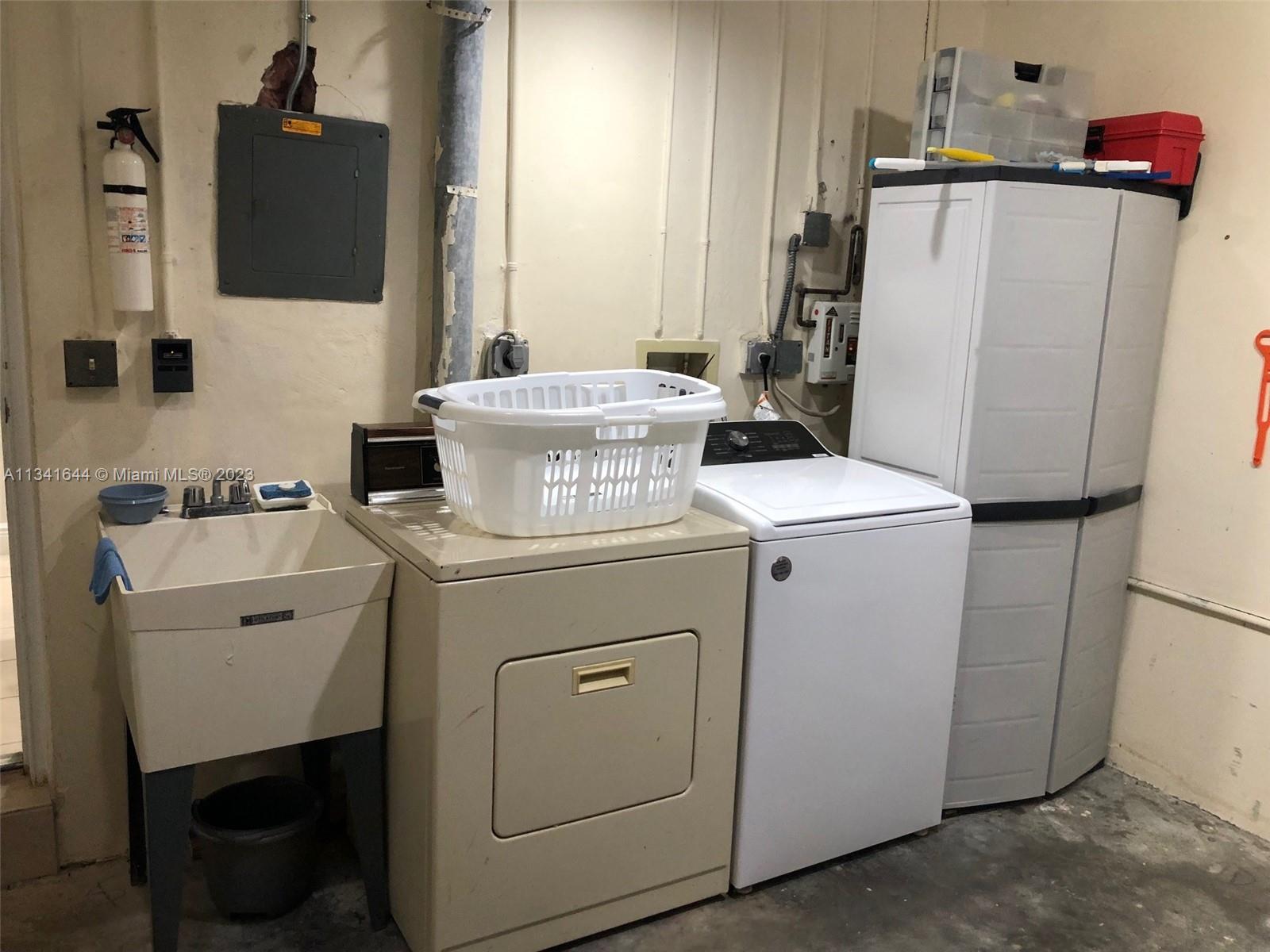 KINGS COURT WEST - Residential