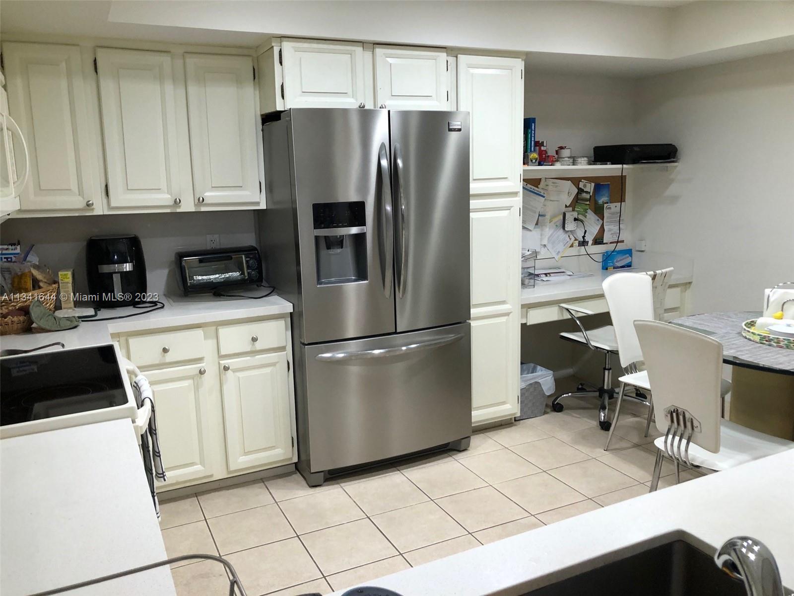 KINGS COURT WEST - Residential