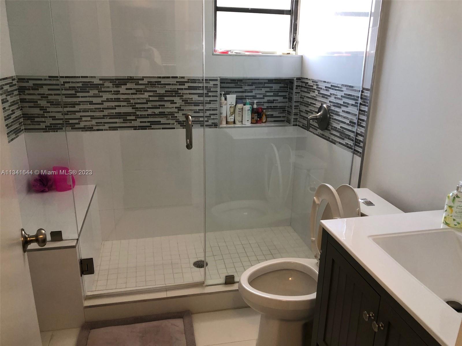 KINGS COURT WEST - Residential