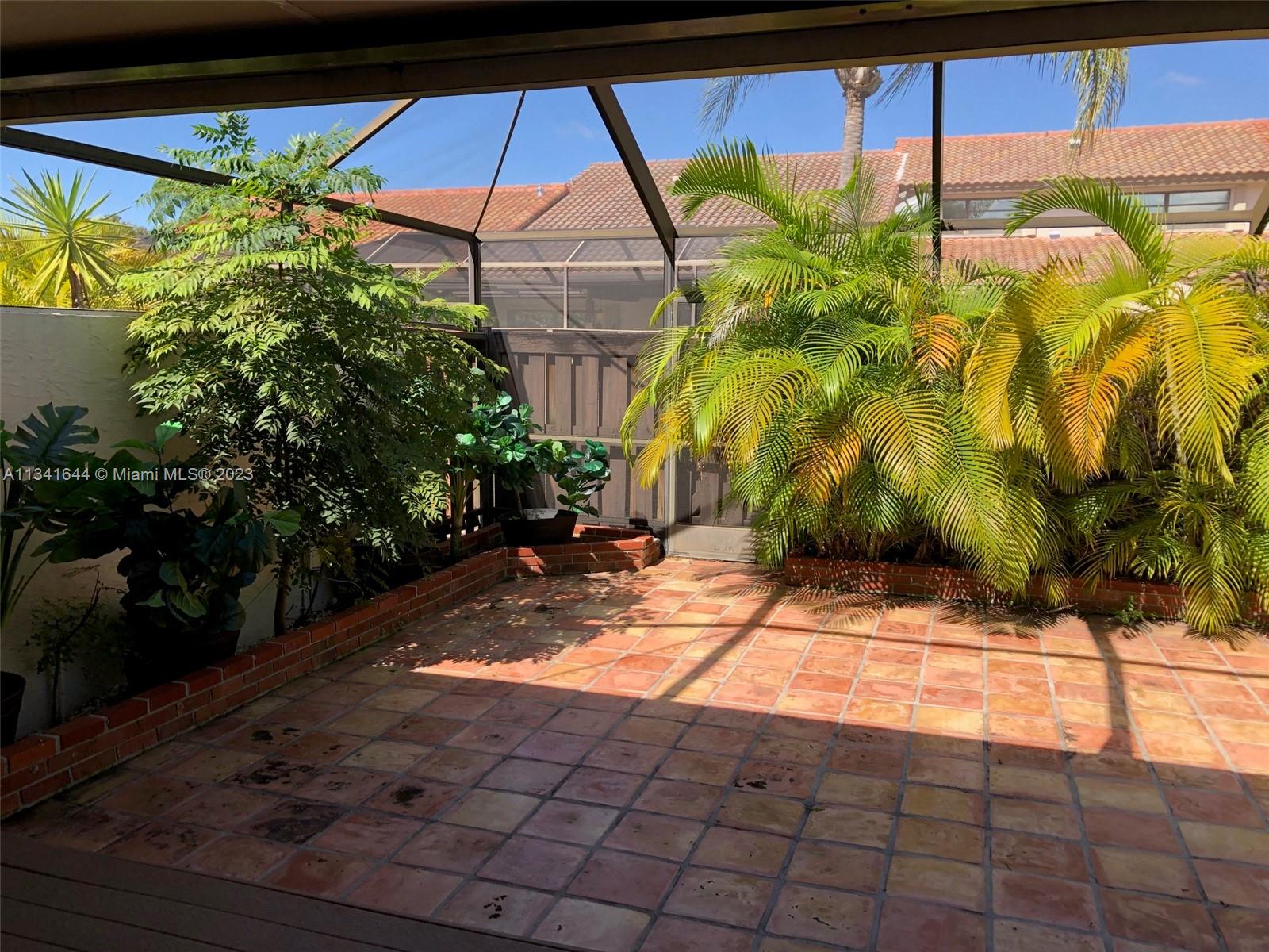 KINGS COURT WEST - Residential