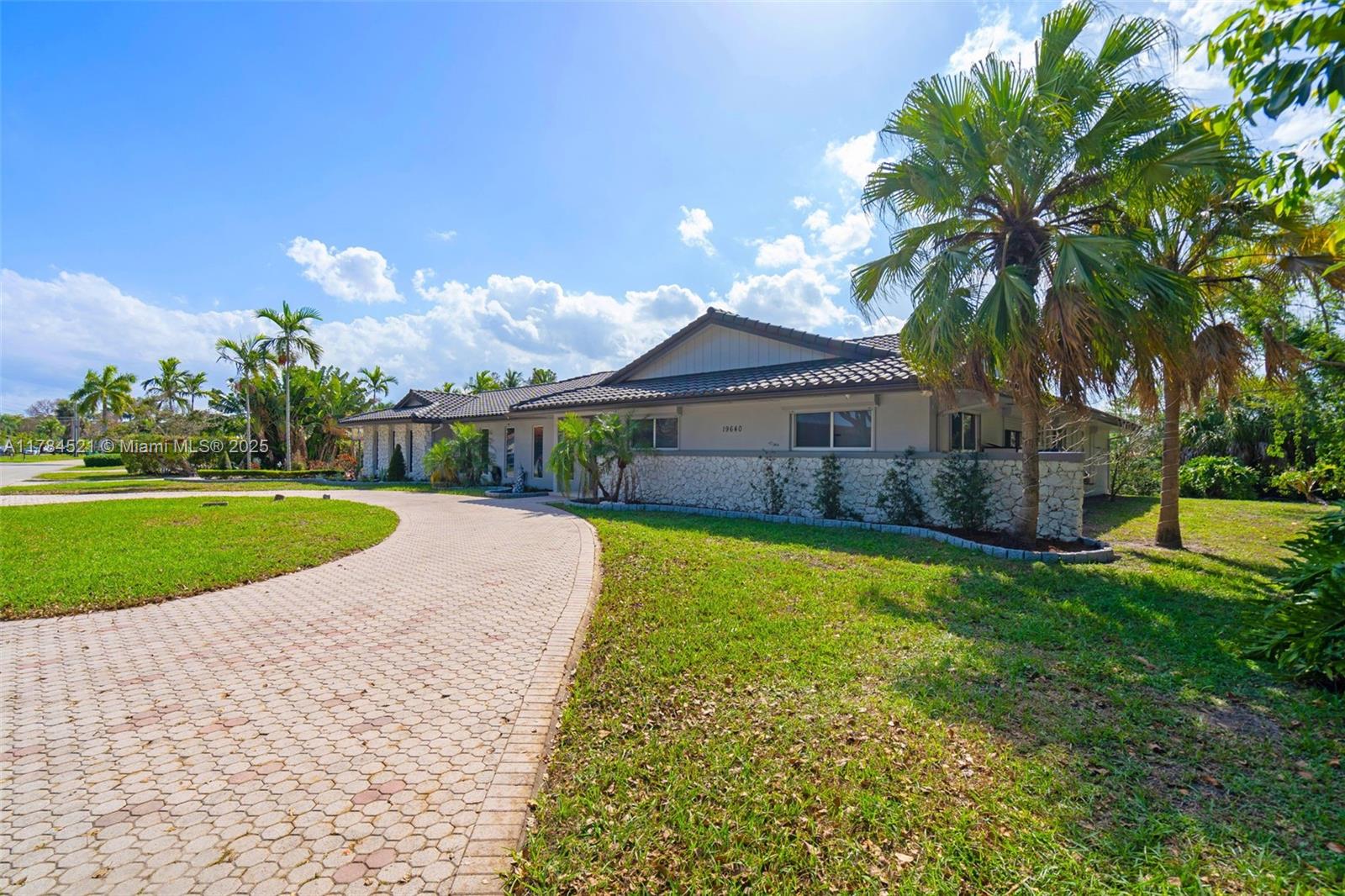 19640 W Saint Andrews Dr