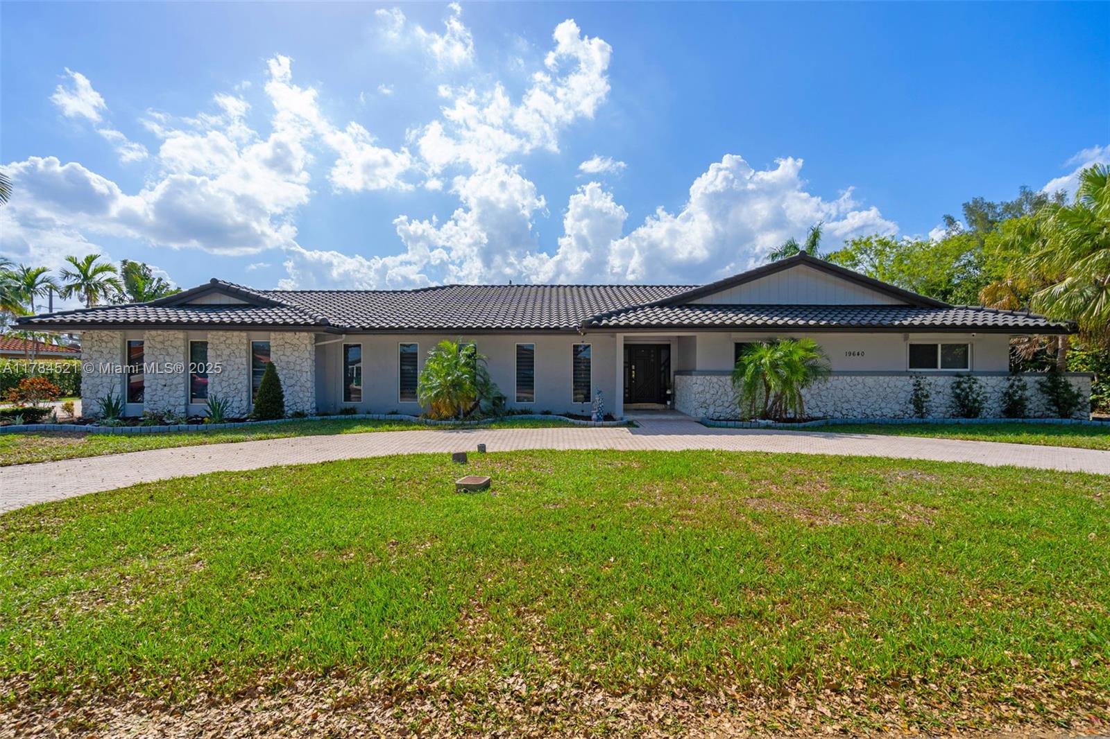 19640 W Saint Andrews Dr