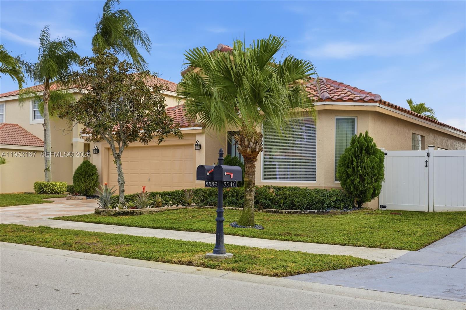 3536 Hudson Ln, Boynton Beach, FL, 33436/$649,000 2 3536 Hudson Ln