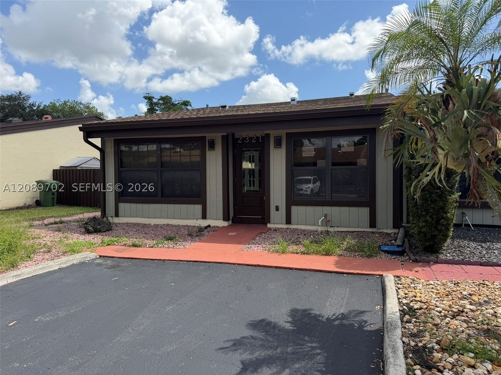 Photo of 2321 Poinsetta Ct, Pembroke Pines, FL 33026 (MLS # A12089702)