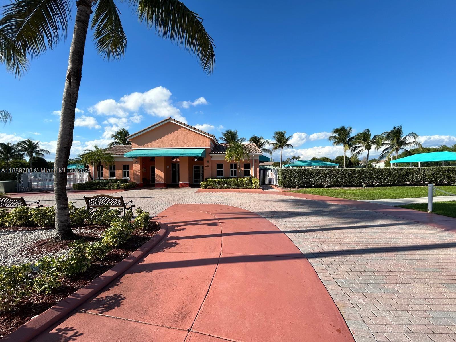 SHOMA TOWNHOMES AT KEYSCO - Residential