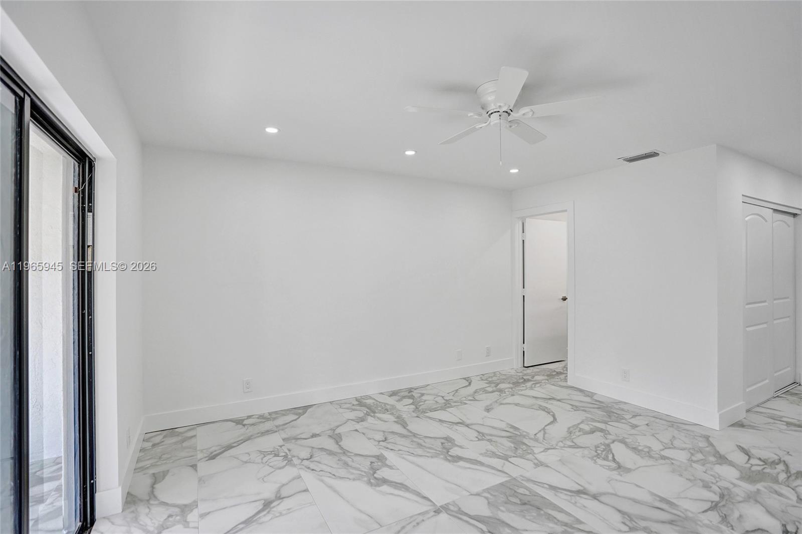 HUNTINGTON POINTE - Residential